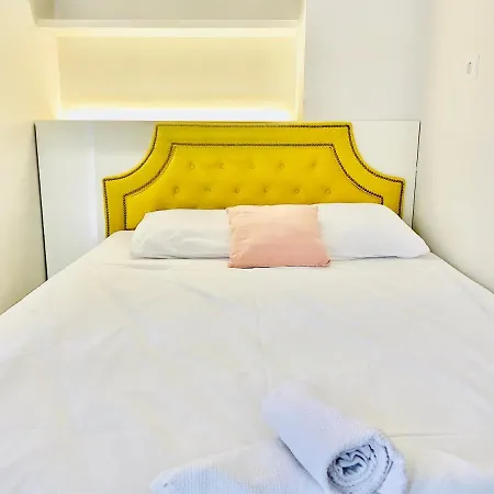 Turquoise And Magenta София