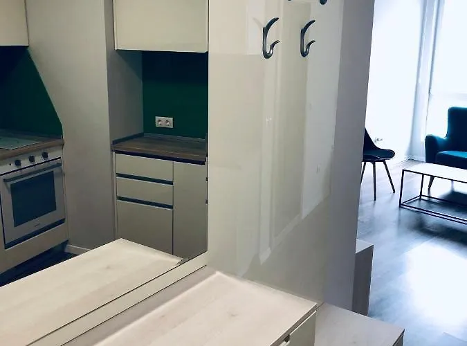 Turquoise And Magenta Daire Sofya