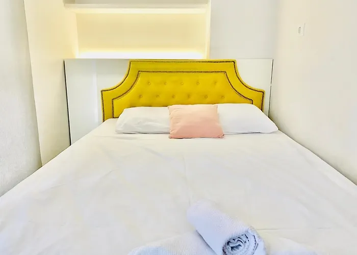 Turquoise And Magenta Sofie